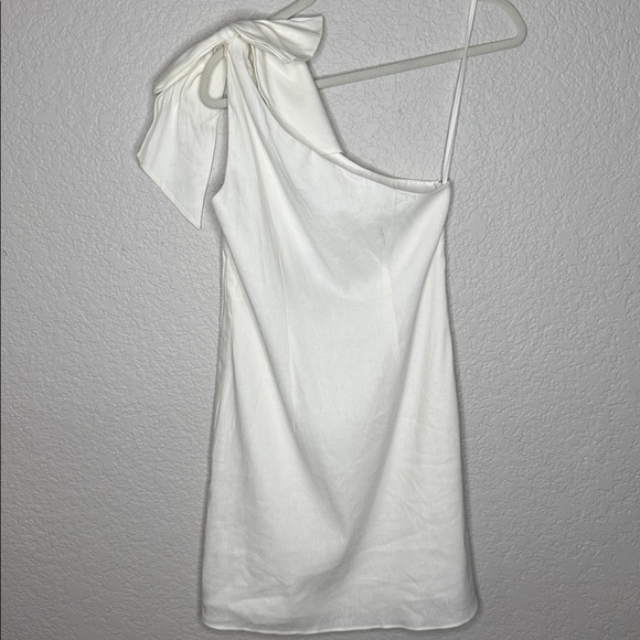 Antonio Melani White Charlie Linen One Shoulder White Bow Shift Mini Dress - Picture 7 of 7
